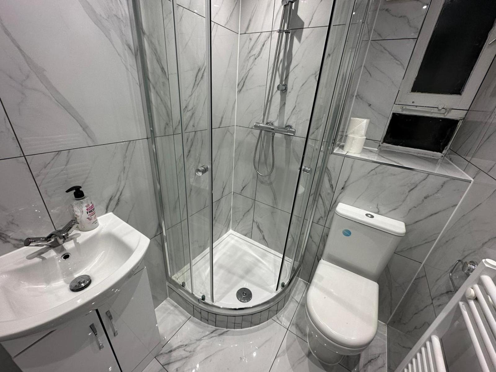 3 Bedroom King Cross Station City Centre Лондон Экстерьер фото
